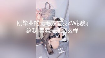 【新片速遞】打扮中性短发新人美女！极品翘臀镜头前展示！开档揉搓高跟鞋，假屌磨蹭抽插骚逼，浪叫呻吟好听