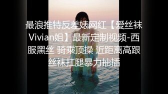 KTV女厕蹲守偷拍 黑丝美女❤️杂乱穴毛的肥鲍鱼