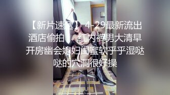 万达有腰窝的翘臀骚少妇