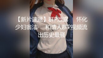 双女仆抢吃一根肉棒