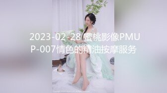   精彩3P名场面！纤细美腿小姐姐！穿上丝袜揉穴调情，前面吃屌后入操逼，第一视角一下下撞击