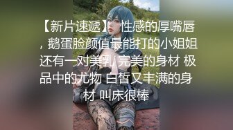 高二学生妹被男友调教在环卫工背后脱裤子漏奶子,还把裤子脱了地上爬