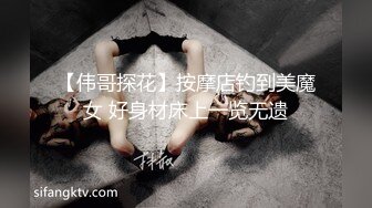 小奶狗面无表情任凭主人玩弄抽插