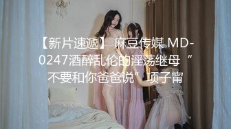 真实绿帽淫妻，两根鸡巴一起插，这次老婆被内射，单男拔出后蹲在床边看她下面，说了句：你以后身体里都有我的东西了