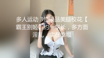 一大早勃起把鸡巴塞进还在戴眼罩睡觉的白虎女友口里，无套后入外射