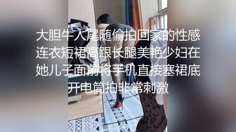   黑客破解家庭网络摄像头偷拍晚上打烊夫妻在店铺客厅的简易沙发床上做爱媳妇还不错给刮胡子