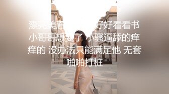 ★☆《魔手☛外购☀️极品CP》★☆美女如云商场女厕逼脸同框正面偸拍超多年轻小姐姐小少妇方便，牛仔短裤美少女的干净白虎逼简直太顶了 (2)