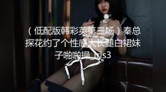 公司厕所偷拍美女下属脱了文胸让领导玩奶，一边给领导吹箫打飞机