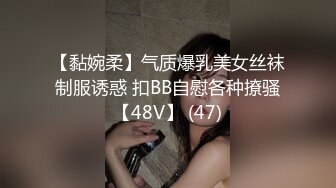 风骚人妻露脸跟小哥激情啪啪，比男人都主动，从上给小哥舔到下好骚啊，让小哥吃奶抠逼各种抽插爆草浪叫不止