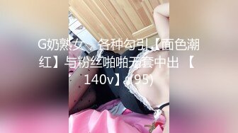 新来的美女激情大秀诱惑狼友，黑丝情趣全程露脸在狼友的金钱攻势下脱光自慰，揉奶玩逼跳蛋抽插，特写展示