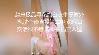 冒死潜入高中女生宿舍偷窥粉嫩的妹子洗澡