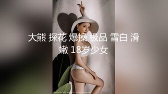 女友怕叫声太大在旁边放起了歌