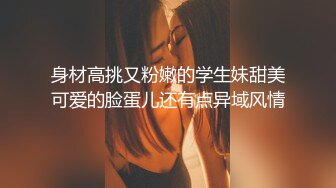 女偷拍客潜入浴室更衣室近距离偷拍几个身材不错的年轻妹子换衣服