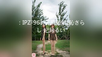 牛仔短裤龅牙妹子 手伸进衣服摸摸奶子 撩起衣服吸奶舔逼沙发上猛操