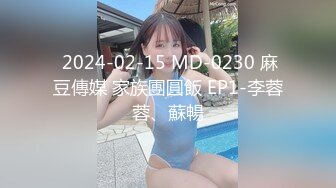 美腿外围骚女连体网袜蹲着深喉,高跟鞋扛起双腿猛操打桩机