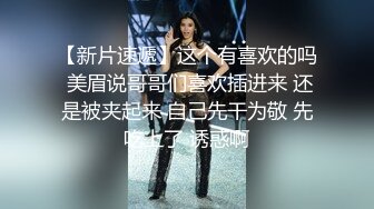 国外年轻妹纸自慰被偷拍，人手一个假鸡鸡