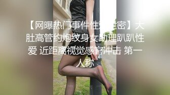 六房间甜美主播鹏程洋洋出脸走私裸聊，身材丰腴性感八字大奶一手抓不过来