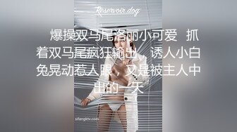 短发大妈内衣内裤都没穿在公园玩自拍