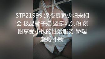 一群嫩妹妹多人群P，精神小伙操嫩穴，妹妹旁边扣，流白浆，一人一个猛操，扶着美臀后入