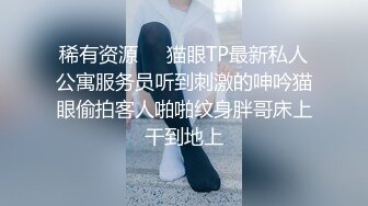 随意扒下美女的领口