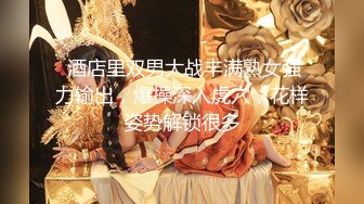 牛仔裤女神，难得露脸，细腰美腿半脱下裤子，手指扣穴水声哗哗