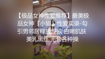 餐厅女厕全景偷拍牛仔短裙美女的大黑鲍