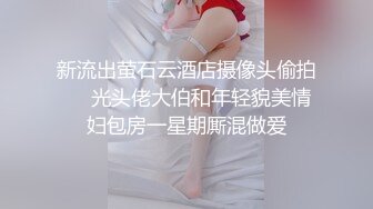 会涂口红的少妇