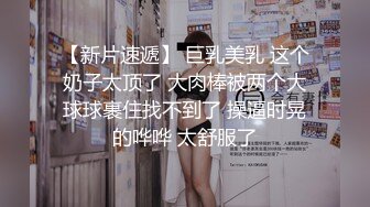  无毛肥逼妹子黑色网袜假屌自慰啪啪，抬起双腿猛操上位骑乘