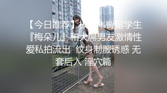 大屁股小少妇跟大哥激情啪啪还让姐妹从旁直播，各种体位爆草让小哥吃奶子后入大屁股，浪荡呻吟姐妹舔鸡巴