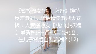 大神在高档商场的厕所外，跟拍小美女进入厕所