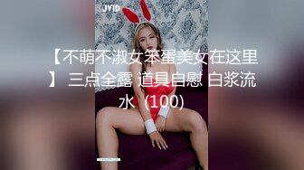 刚成年双马尾小萝莉，居家操逼，揉捏白嫩奶子，后入猛顶妹子，无毛嫩穴主动骑乘