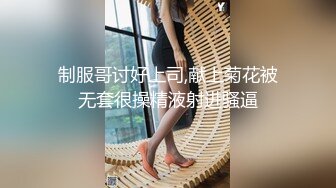 家里的年轻小骚妻，全程露脸小性感纹身跟小哥激情啪啪