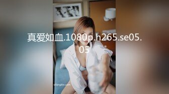 00后清纯反差少女『LT软软兔』 逛街露出差点被大叔发现，洗手间翘起翘臀让哥哥后入