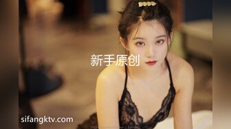 二次元美女Coser,大眼睛灵气逼人,筷子腿笔挺诱人,哥哥想不想艹穿这身衣服的我