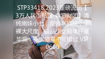 短裙美女脱衣漏奶