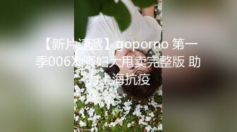  高端会所女技师撅着屁股给狼友看着骚逼伺候大哥，胸推漫游深喉大鸡巴舔菊花真骚