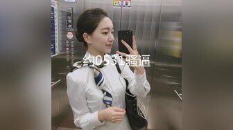 KTV爆艹丰满白嫩大学生,跟着音乐的旋律爆插,奶子跟着节奏甩来甩去