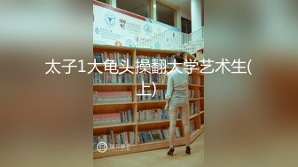 【新片速遞】 色魔摄影师忽悠身材丰满的女模特❤️穿上黑丝拨开鲍鱼狂拍她的大肥B