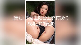 兔女郎黑丝小妹露脸镜头前被纹身小哥调教玩弄，乖巧听话口交大鸡巴，让小哥用道具插逼