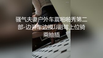 女友自慰，骚的不行