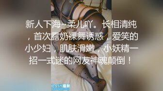 【新片速遞】  爆乳黑丝露脸大奶性奴床上伺候大哥，让大哥扯着嘴巴子舔鸡巴淫声荡语骂大哥是变态，无套抽插侧入玩奶上位射