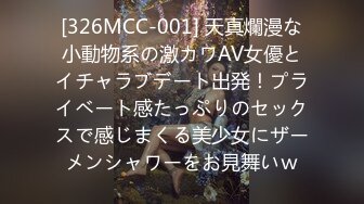 【新速片遞】 漂亮美女 躺着玩手机 胖子想操逼了 掰开腿就啃上了 一顿猛怼 妮子这下也被操爽了 