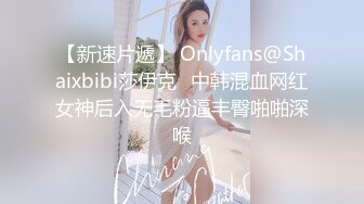 无良女技师在给女顾客做服务的时候开直播偷拍精油推奶子，上厕所功夫露脸漏自己的奶子尿尿给狼友看跳弹塞逼