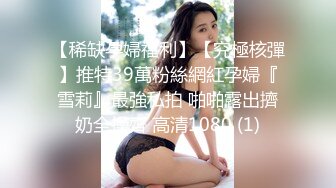  澡堂子内部员工偷窥美女洗澡白花花的肉体在眼前晃来晃去受不了